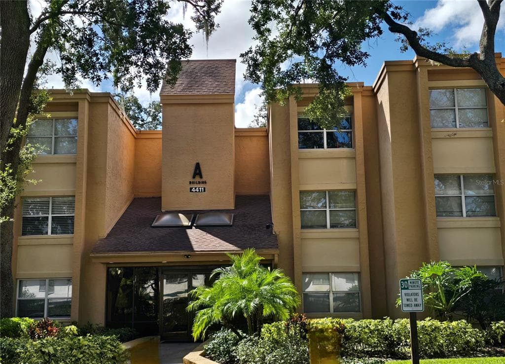 4411 SHADY TERRACE LANE UNIT 114 TAMPA, FL 33613