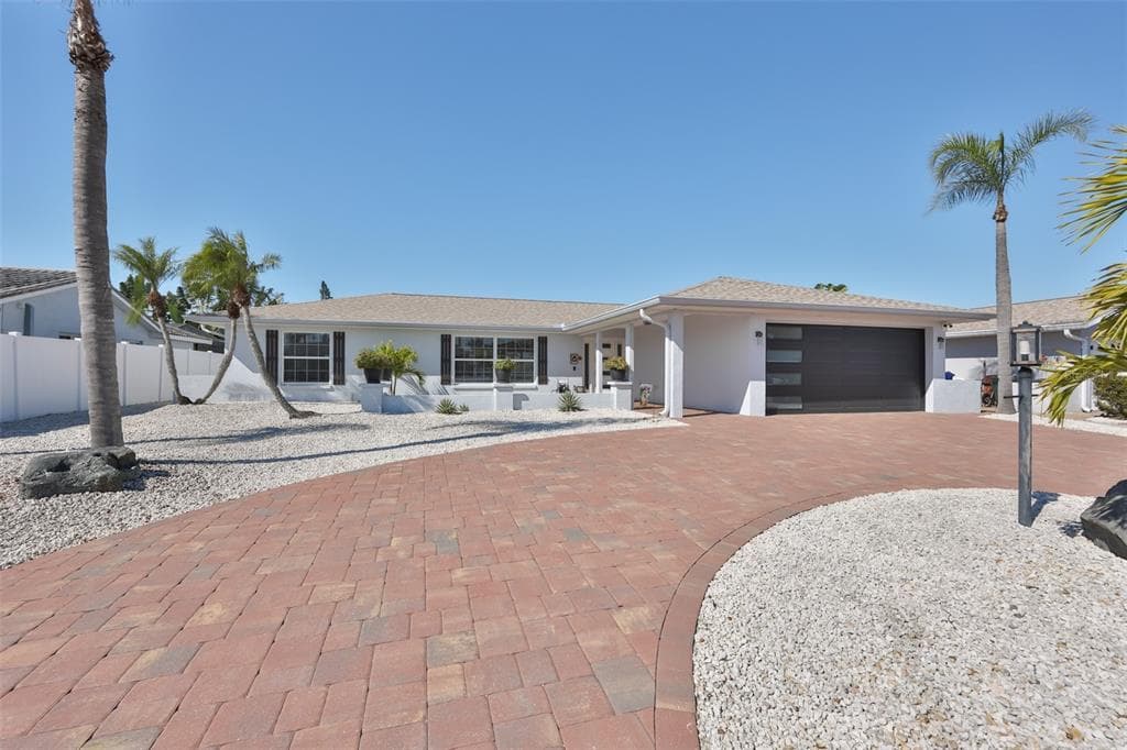 6518 SENEGAL PALM WAY APOLLO BEACH, FL 33572