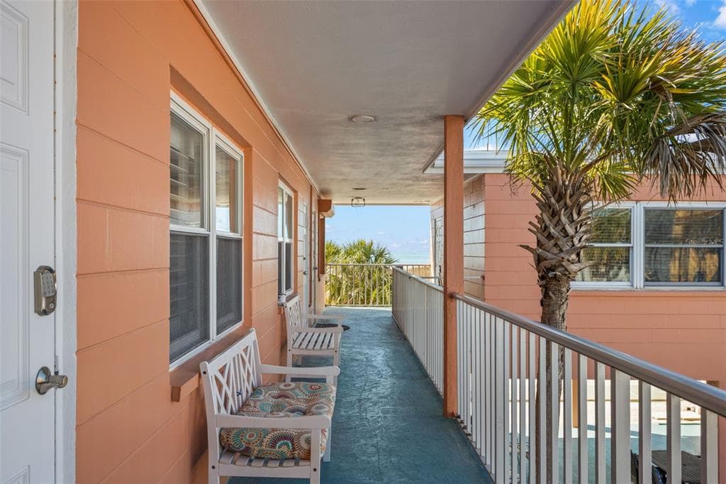 10280 GULF BOULEVARD UNIT 25 TREASURE ISLAND, FL 33706