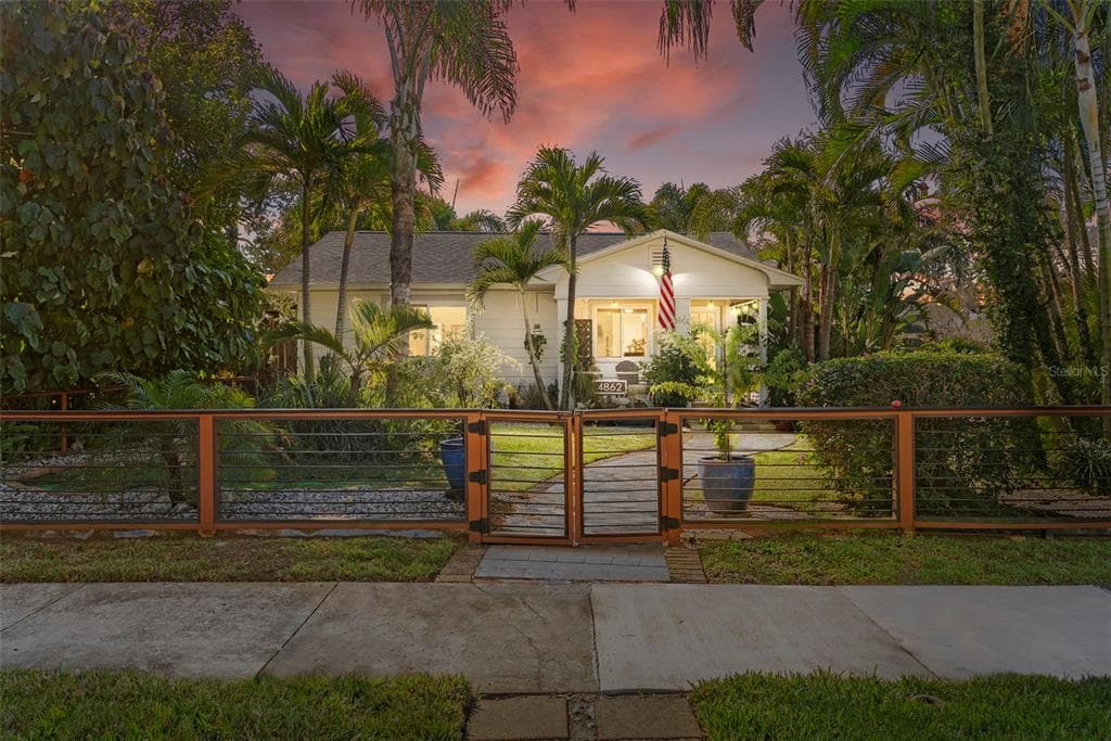 4862 BURLINGTON AVENUE N ST PETERSBURG, FL 33713
