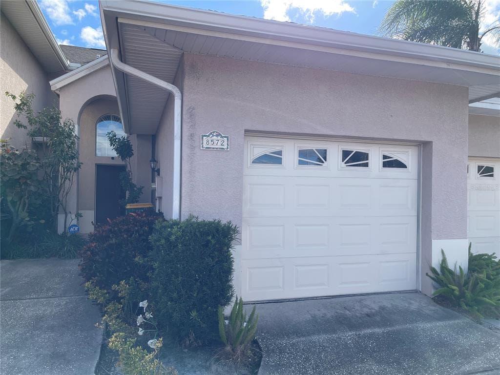 8572 SWEET MAGNOLIA PLACE SEMINOLE, FL 33777