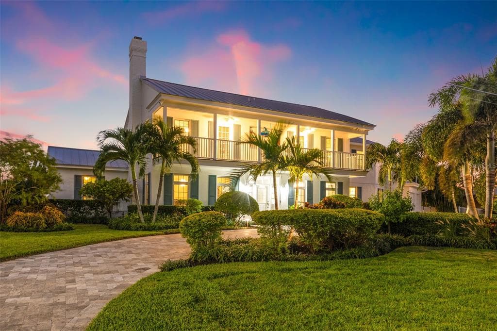 511 WINDWARD PASSAGE CLEARWATER BEACH, FL 33767