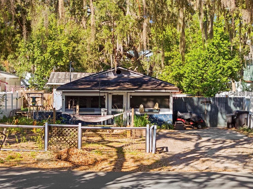 5631 MONTANA AVENUE NEW PORT RICHEY, FL 34652