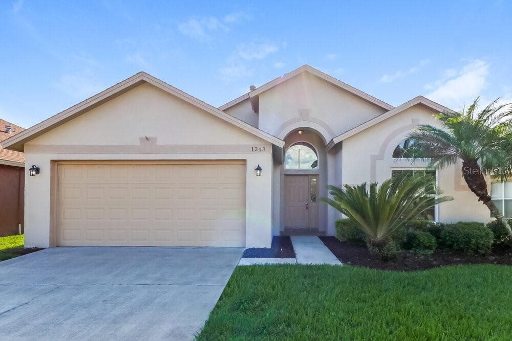1243 MAXIMILIAN DRIVE WESLEY CHAPEL, FL 33543
