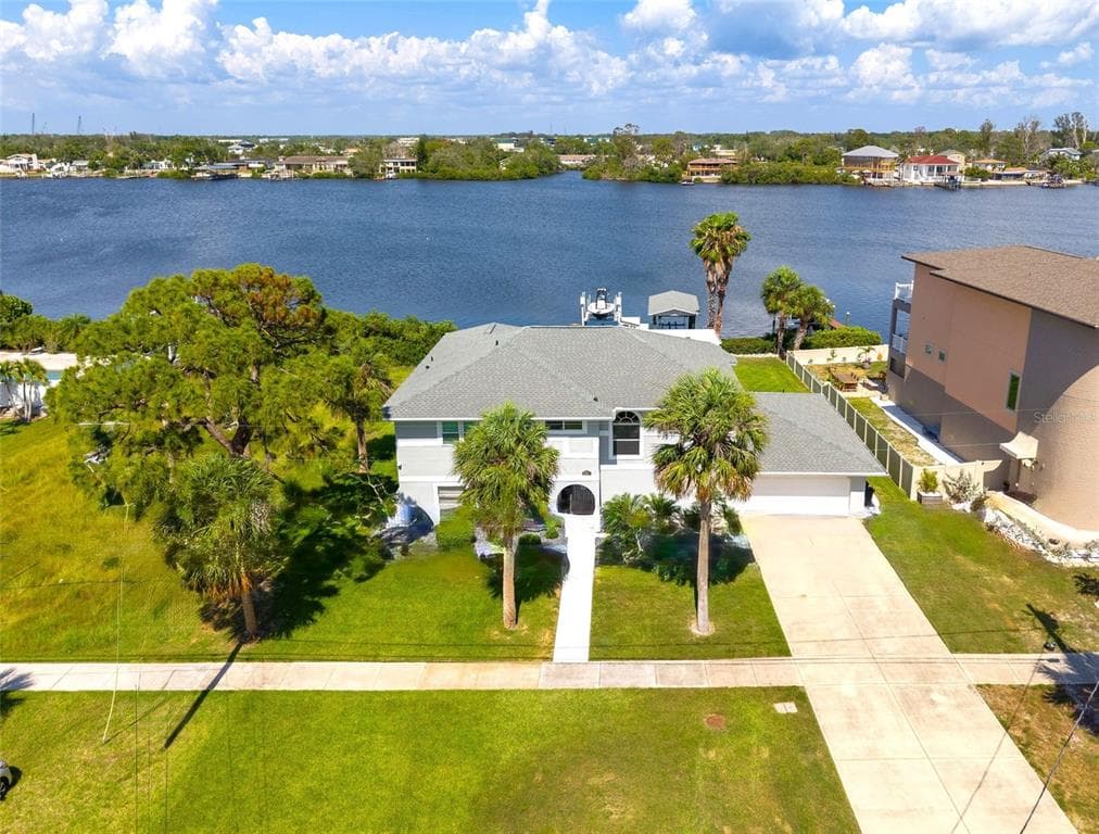644 BAYSHORE DRIVE TARPON SPRINGS, FL 34689