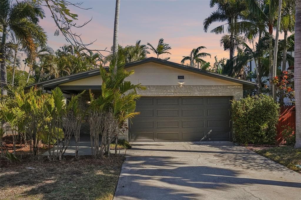3843 SHORE ACRES BOULEVARD NE ST PETERSBURG, FL 33703