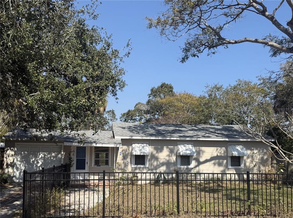 3213 W HARTNETT AVENUE TAMPA, FL 33611