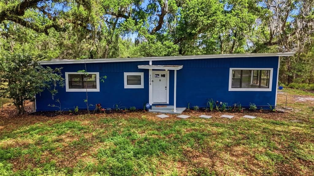 1004 OAKLAND HEIGHTS AVENUE PLANT CITY, FL 33563