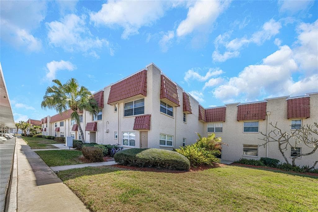 10032 65TH AVENUE N UNIT 9 ST PETERSBURG, FL 33708