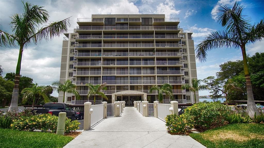 500 N OSCEOLA AVENUE UNIT 211 CLEARWATER, FL 33755