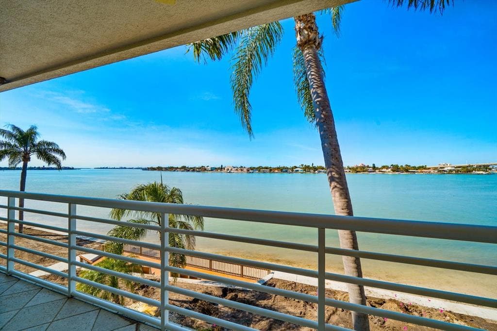 6083 BAHIA DEL MAR CIRCLE UNIT 358 ST PETERSBURG, FL 33715