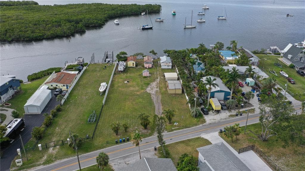 3306 W SHELL POINT ROAD