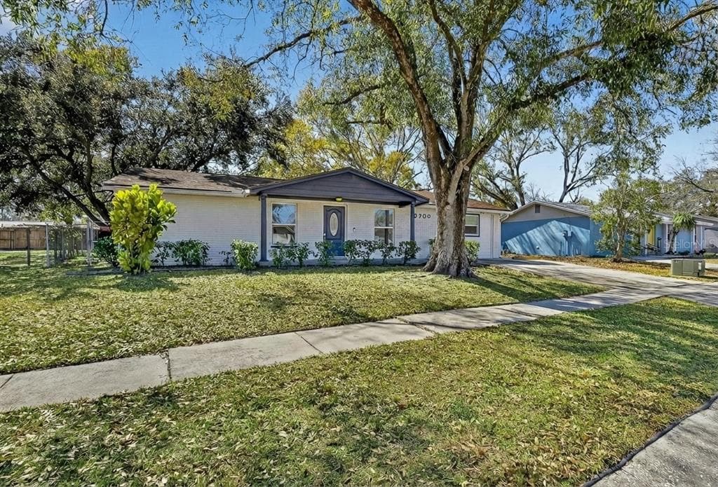 3706 MISTWOOD DRIVE TAMPA, FL 33619