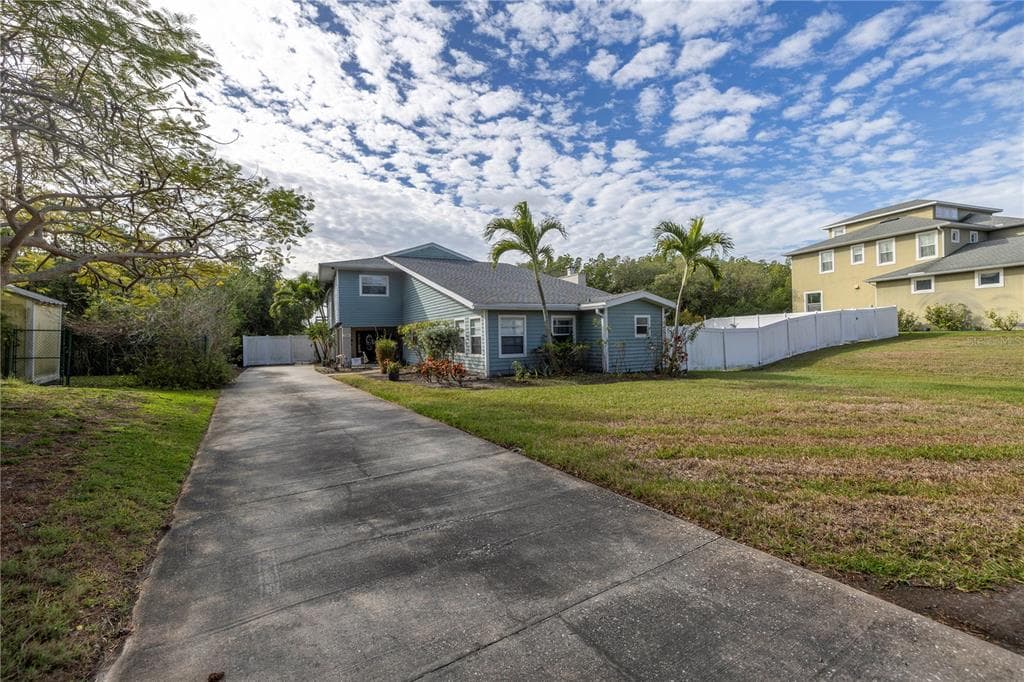 734 WEEDON DRIVE NE ST PETERSBURG, FL 33702
