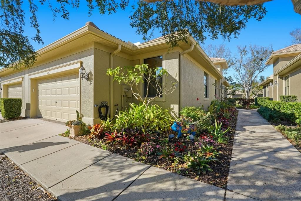 8245 LAPIN COURT SEMINOLE, FL 33777