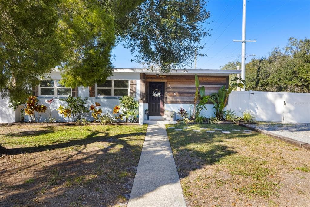 2018 E BROAD STREET TAMPA, FL 33610