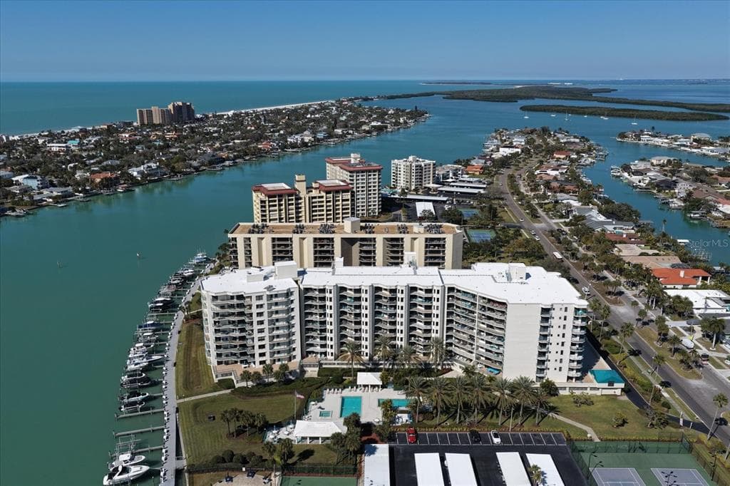670 ISLAND WAY UNIT 304 CLEARWATER BEACH, FL 33767