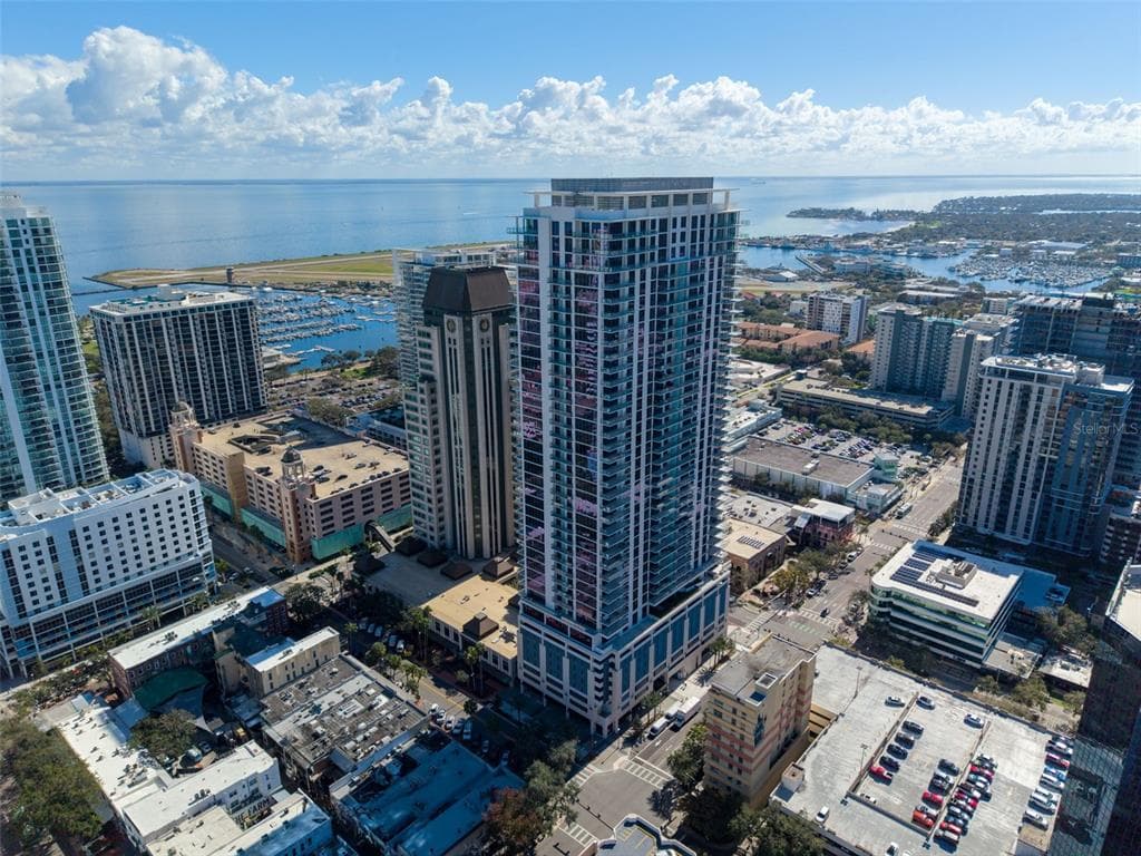 275 1ST AVENUE S UNIT 2001 ST PETERSBURG, FL 33701