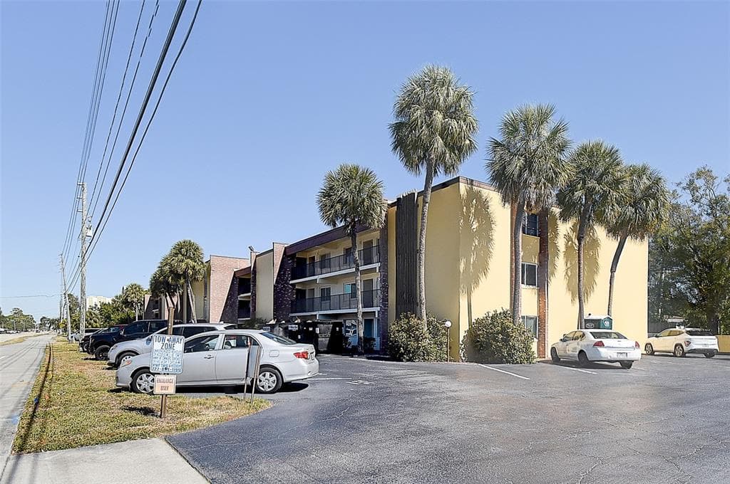 4435 1ST STREET NE UNIT 111 ST PETERSBURG, FL 33703