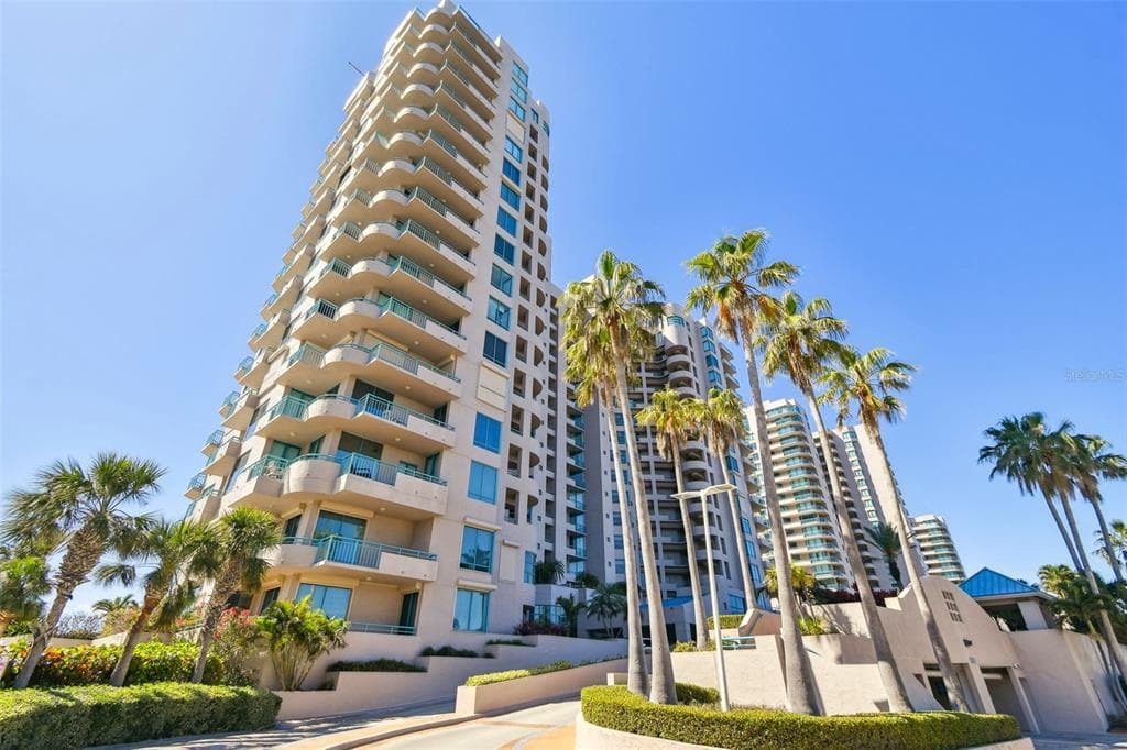 1560 GULF BOULEVARD UNIT 306 CLEARWATER BEACH, FL 33767