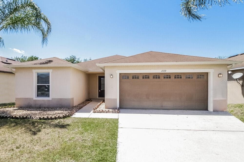1729 STRATHMORE CIRCLE MOUNT DORA, FL 32757