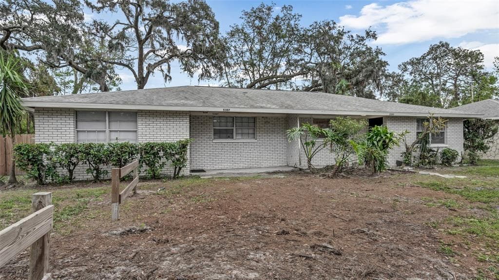 5307 OAKWOOD COURT UNIT 18 TAMPA, FL 33610