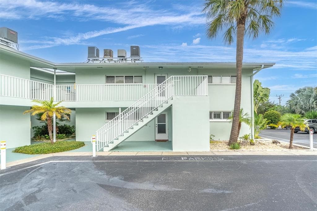 2566 GARY CIRCLE UNIT 6 DUNEDIN, FL 34698