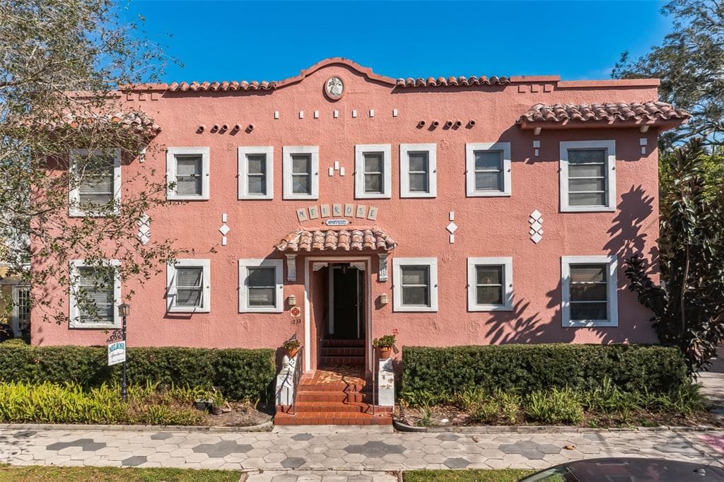 1233 OAK STREET NE ST PETERSBURG, FL 33701