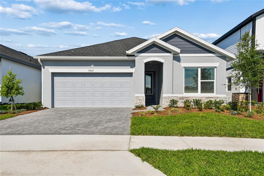 5842 NATIVE OAK STREET MOUNT DORA, FL 32757