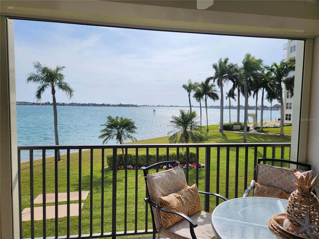 6287 BAHIA DEL MAR CIRCLE UNIT 210 ST PETERSBURG, FL 33715