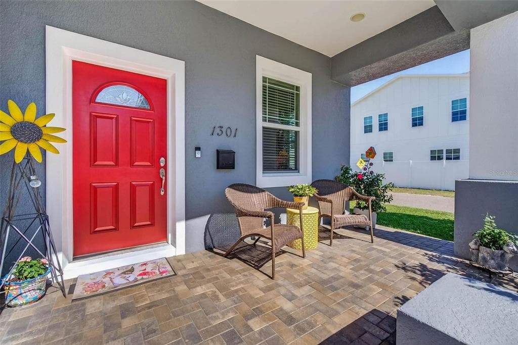 1301 36TH AVENUE N ST PETERSBURG, FL 33704