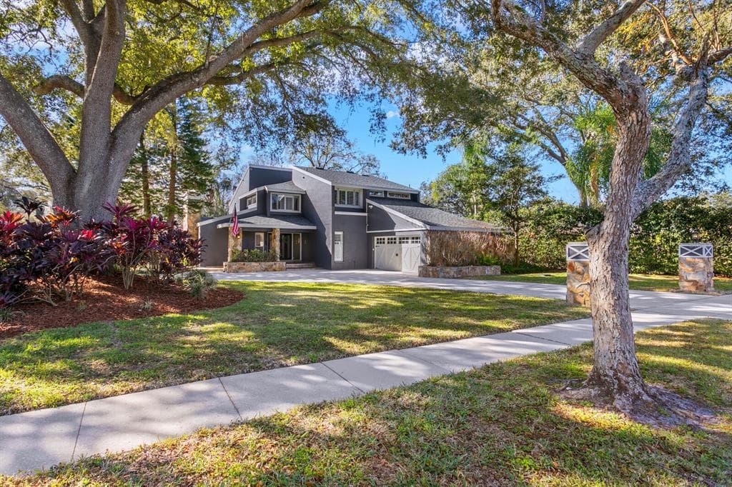 10402 OAKBROOK DRIVE TAMPA, FL 33618