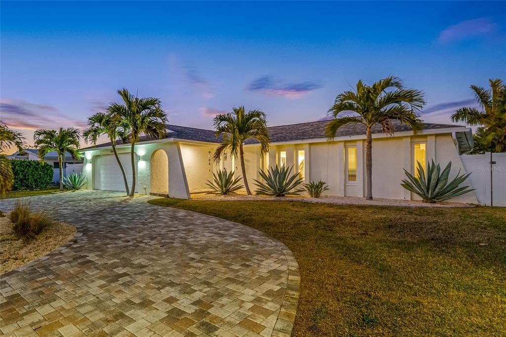 17161 2ND STREET E NORTH REDINGTON BEACH, FL 33708