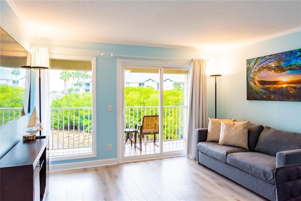 2506 N ROCKY POINT DRIVE UNIT 275
