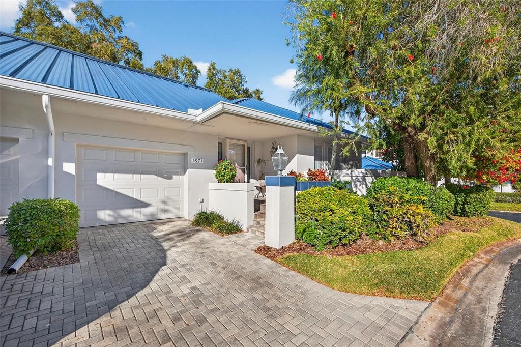 1671 WATERMARK CIRCLE NE ST PETERSBURG, FL 33702
