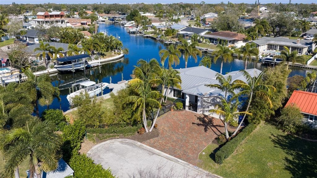 1481 49TH AVENUE NE ST PETERSBURG, FL 33703