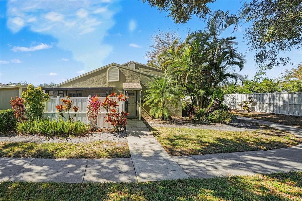 7624 DESOTO COURT TAMPA, FL 33615