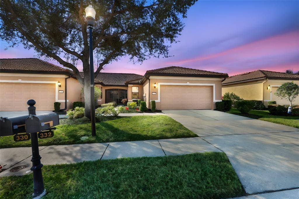 332 BLUEWATER FALLS COURT APOLLO BEACH, FL 33572