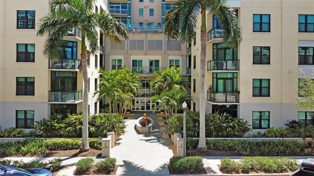 400 4TH AVENUE S UNIT 301 ST PETERSBURG, FL 33701