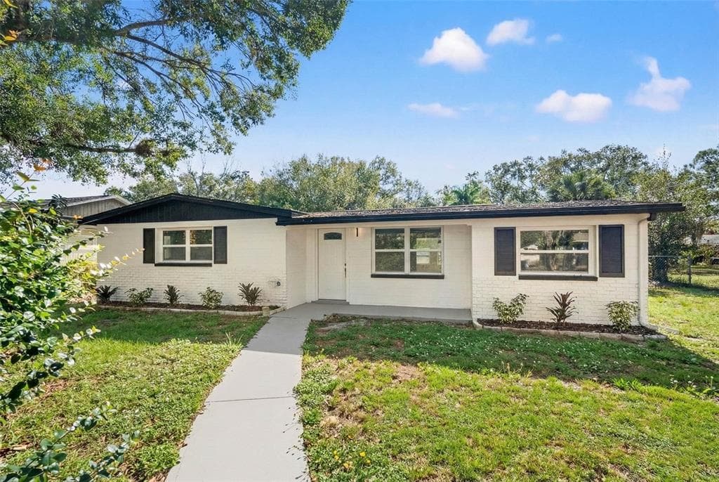 9402 W CLUSTER AVENUE TAMPA, FL 33615