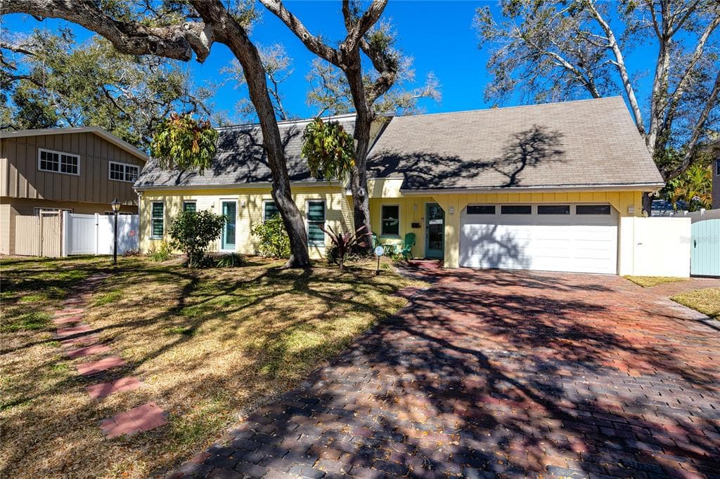 8279 29TH AVENUE N ST PETERSBURG, FL 33710