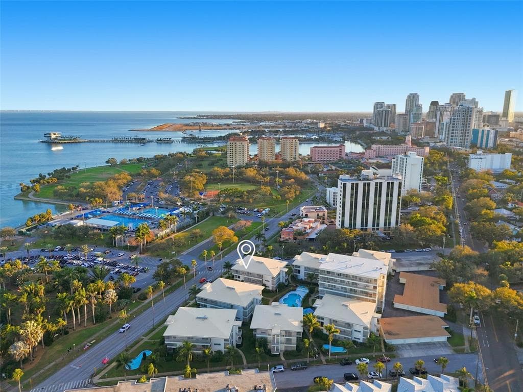 1000 N SHORE DRIVE NE UNIT 2 ST PETERSBURG, FL 33701