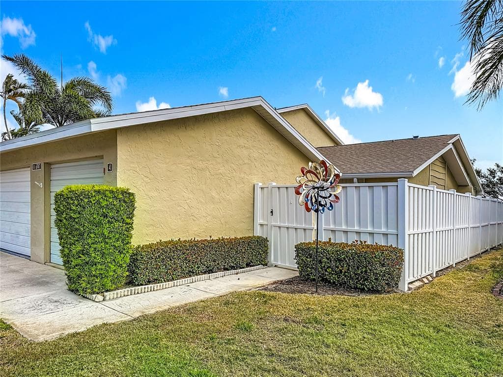 6747 CAPE HATTERAS WAY NE UNIT 4 ST PETERSBURG, FL 33702