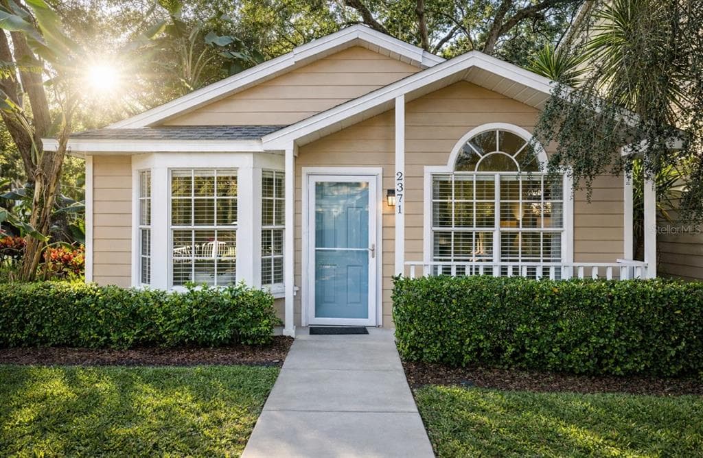2371 HOUNDS TRAIL PALM HARBOR, FL 34683