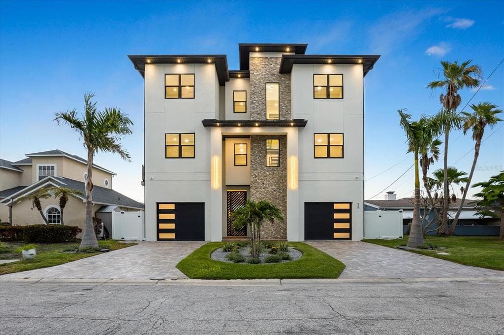 820 BAY POINT DRIVE MADEIRA BEACH, FL 33708