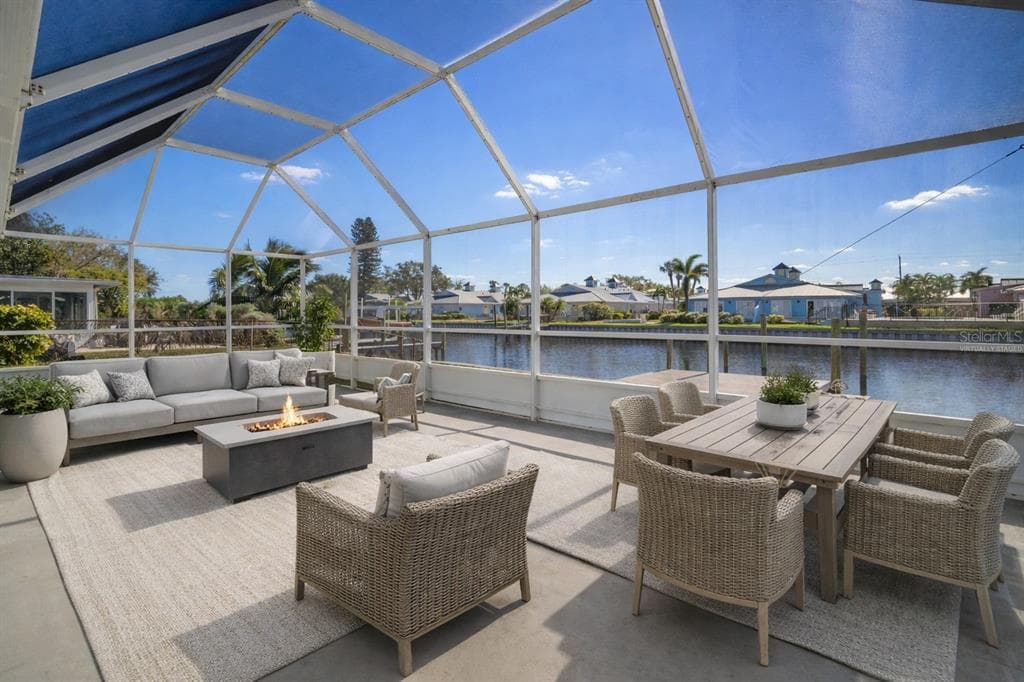 910 SPINDLE PALM WAY APOLLO BEACH, FL 33572
