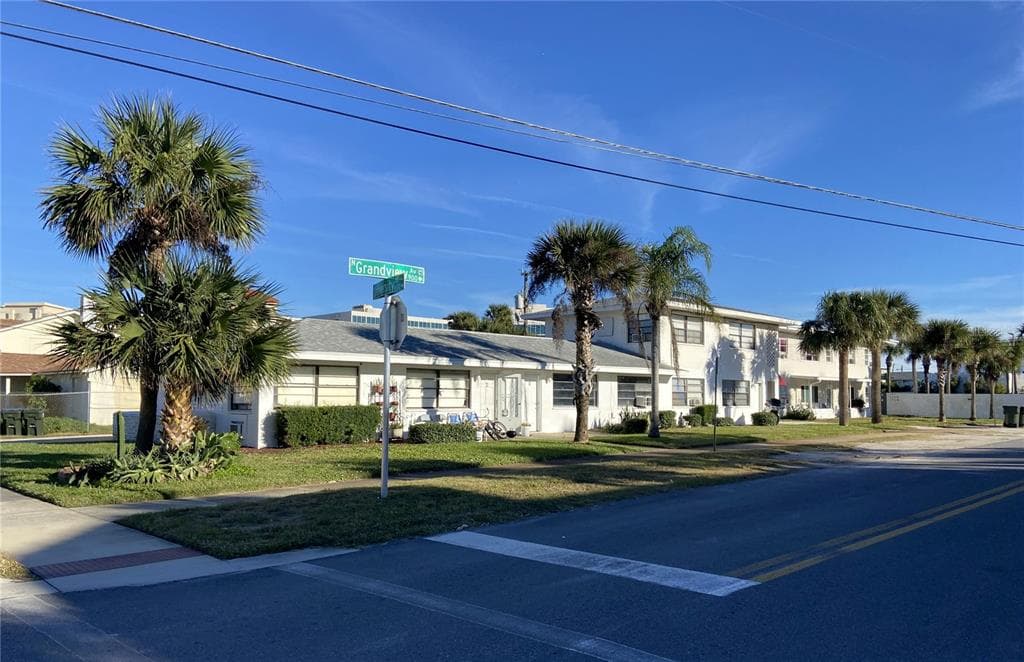 938 N GRANDVIEW AVENUE DAYTONA BEACH, FL 32118