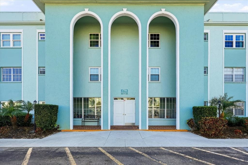 1706 BELLEAIR FOREST DRIVE UNIT 128