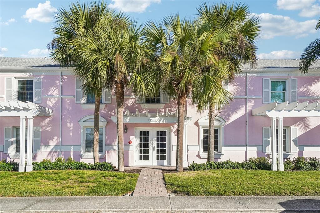4822 COQUINA KEY DRIVE SE UNIT B ST PETERSBURG, FL 33705