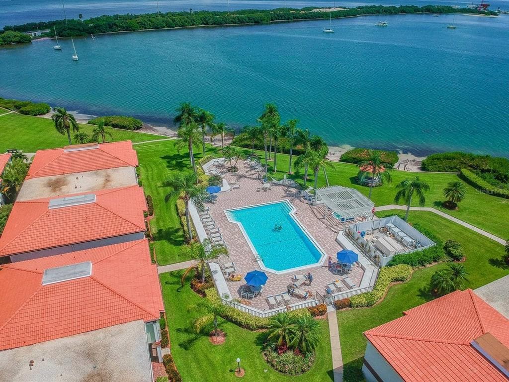 6295 BAHIA DEL MAR CIRCLE UNIT 401 ST PETERSBURG, FL 33715